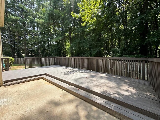 Building Photo - 1707 Hidden Pond Cir