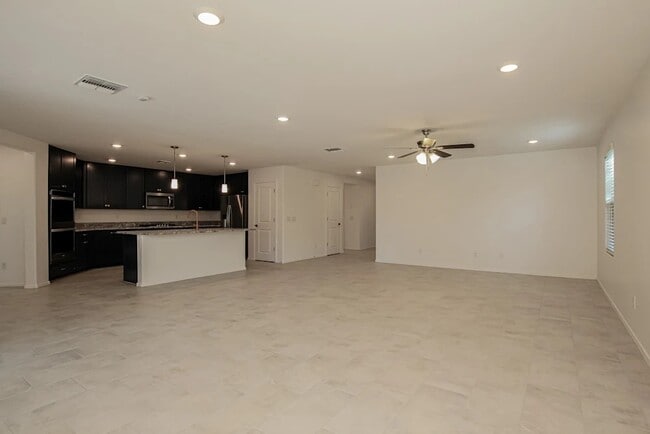 Building Photo - 2432 W Jessica Ln