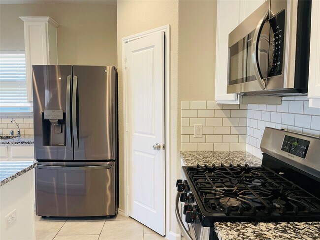 Building Photo - 719 Ashley Falls Ln