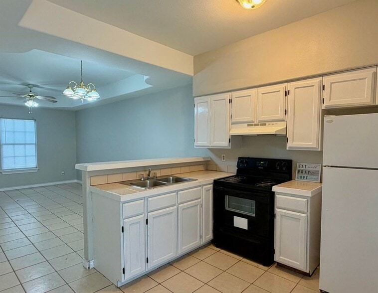 Building Photo - 2005 Cross St