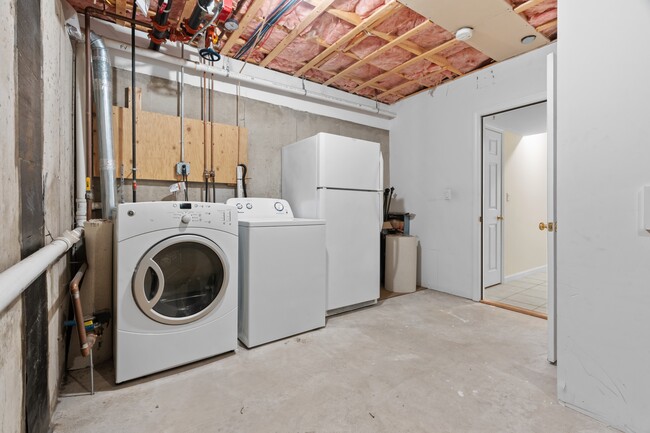 Building Photo - 179 Littleton Rd