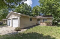 Building Photo - 2 Bedroom Duplex with Attached Garage $105...