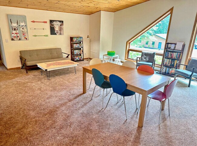 Building Photo - 222 Grouse Dr