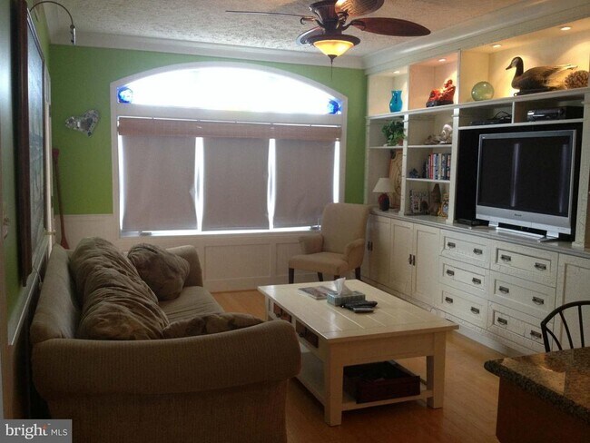 Building Photo - 100 Taylor St