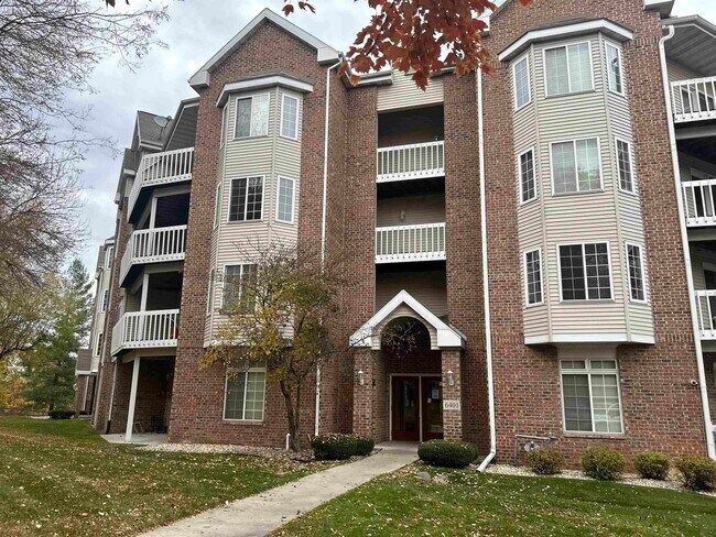 Building Photo - 251 S Yellowstone Dr