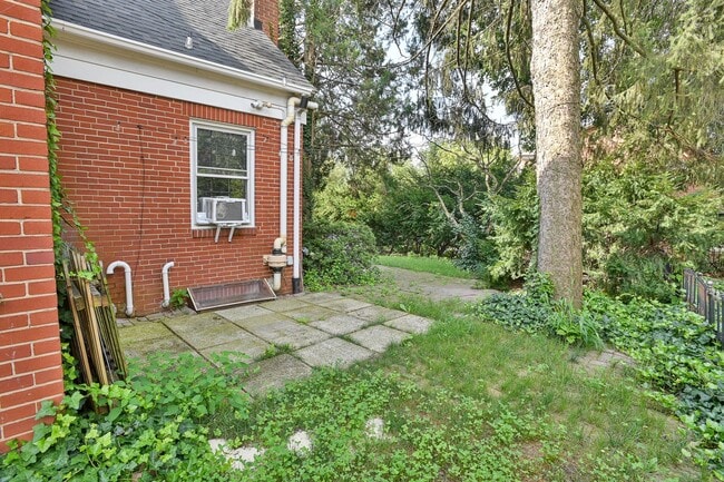 Building Photo - Beautiful Single Family in Bellevue Park