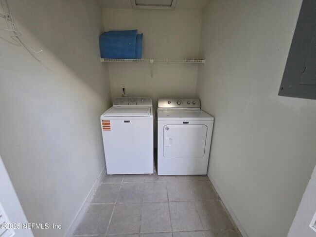 Building Photo - 1301 W Defender Ct