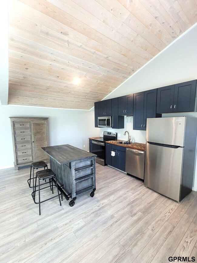 Building Photo - 1202 Lake Ct