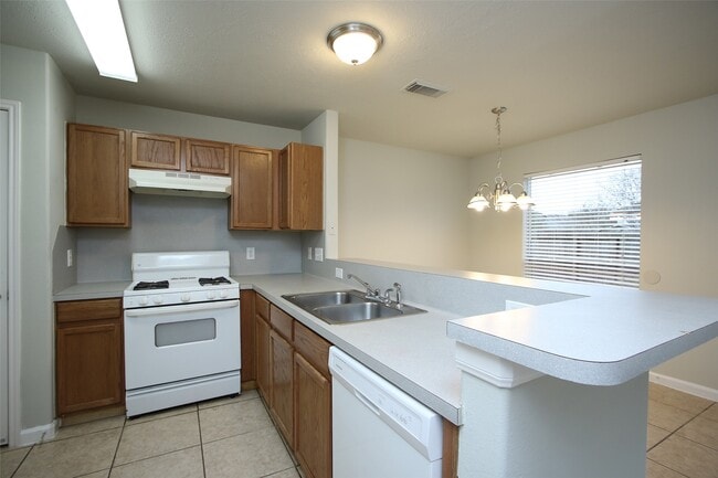 Building Photo - 527 Richcrest Dr