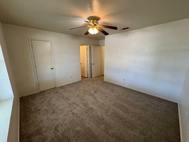 Building Photo - 4-Bedroom House for Rent in Killeen