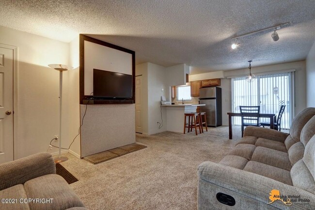 Building Photo - 3 Bedroom Unit w/ Garage in the U-MED Dist...