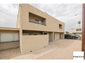 Building Photo - Your Next Home Awaits in this Beautifully Updated 2/1.5 Townhome in Phoenix!