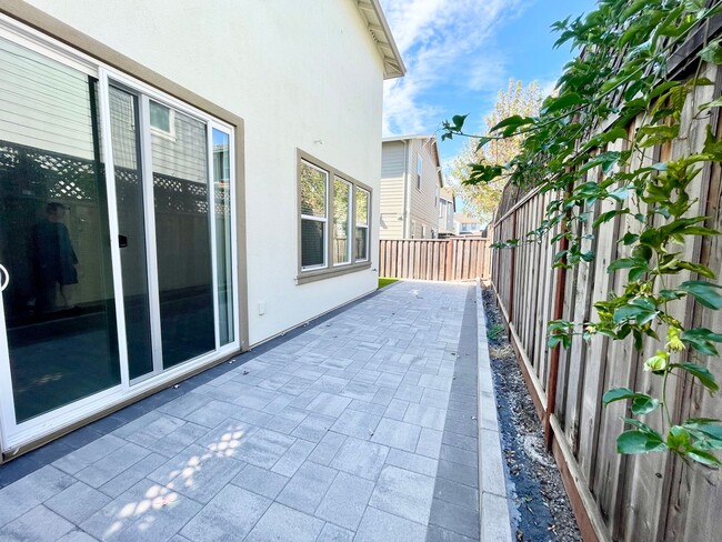 Building Photo - Beautiful 4 Bed 3 Bath Home in W Section Rohnert Park- $3,800 per month!