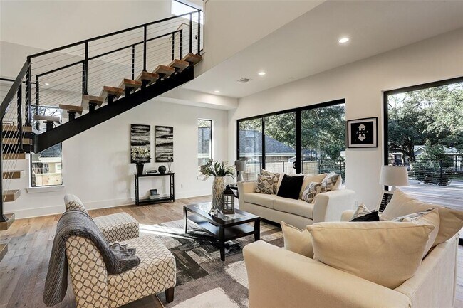 Building Photo - 3021 Maroneal St