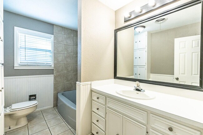 Building Photo - 3814 32nd St