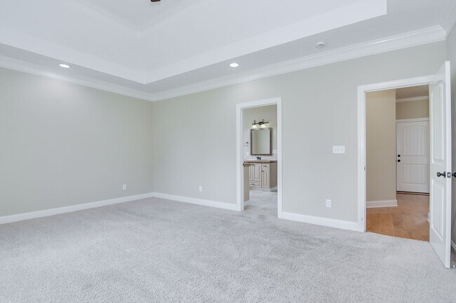 Building Photo - 6 Bedroom House in Evans