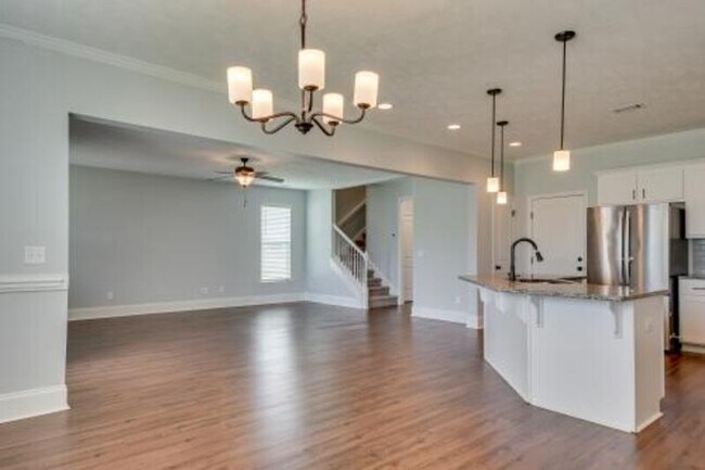 Building Photo - 171 Radcliff Dr