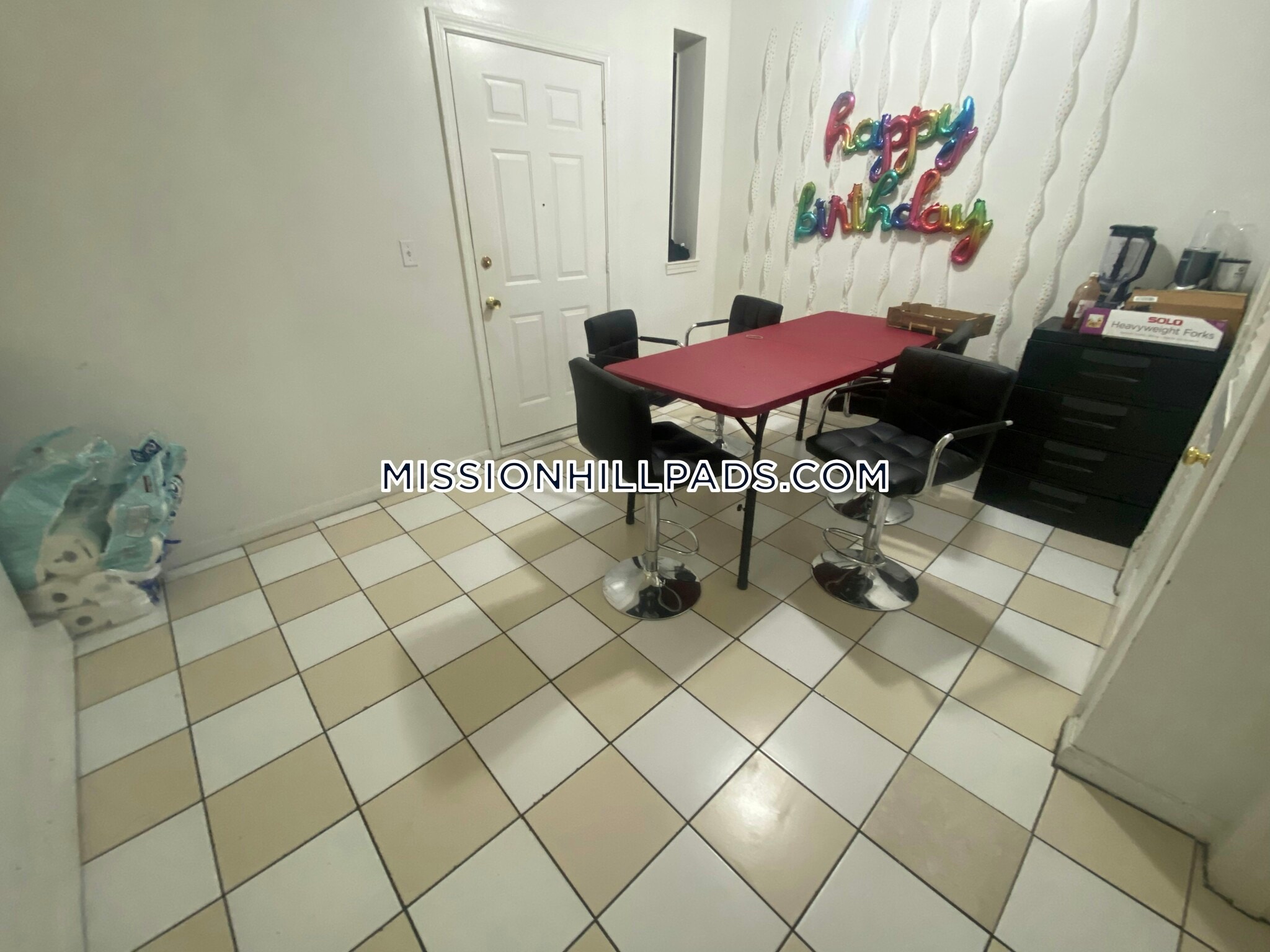 Building Photo - 715 Parker St