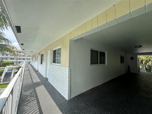 Building Photo - 110 NE 19th Ave