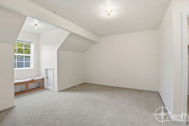 Building Photo - 419 NE 7th Ave