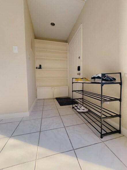 Building Photo - 6235 Havendale Dr