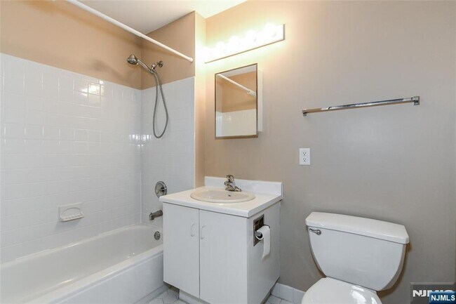 Building Photo - 2055 Charles Ct