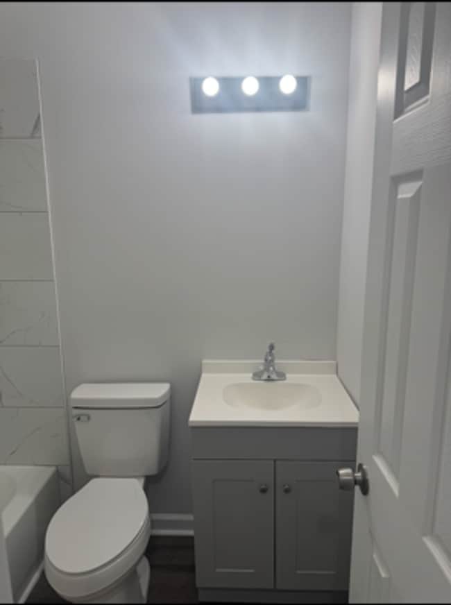 Building Photo - Beautifully Updated Townhome in Prime Location – Move-In Ready!