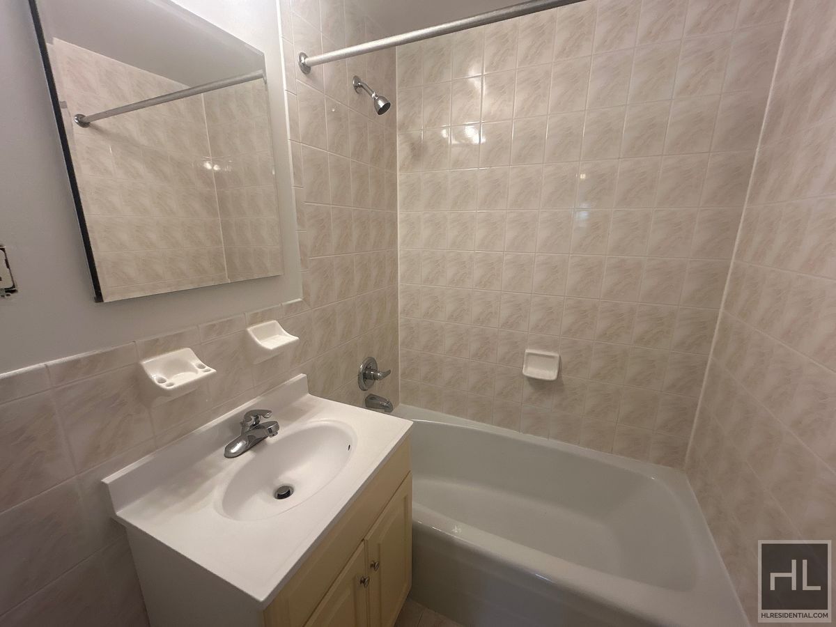 Building Photo - GRAND CENTRAL PARKWAY