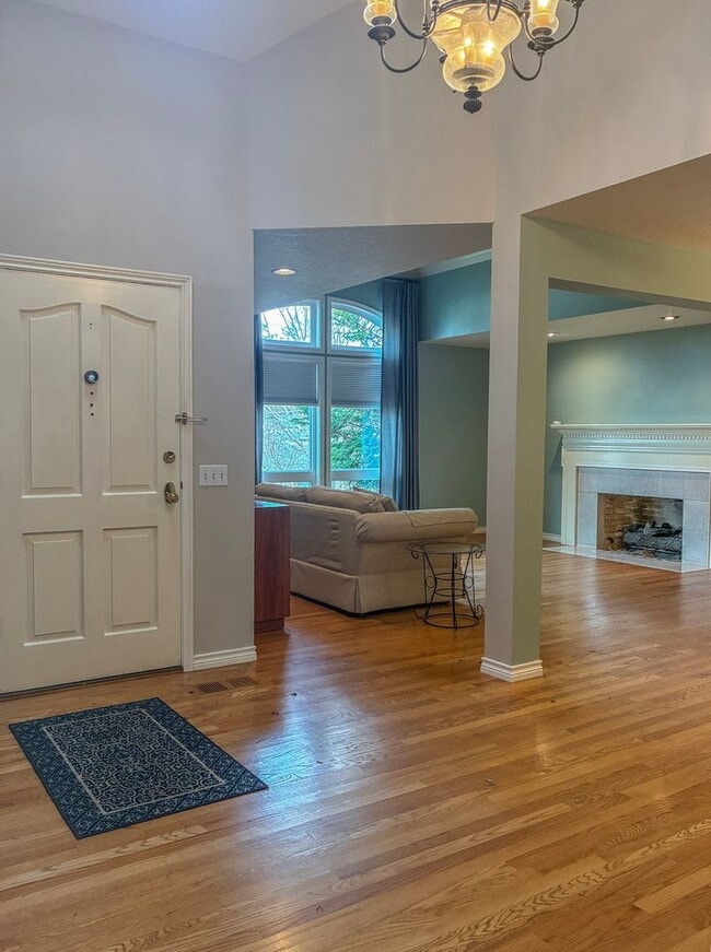 Building Photo - Arranmore 2 Bedroom with Den Available Now !