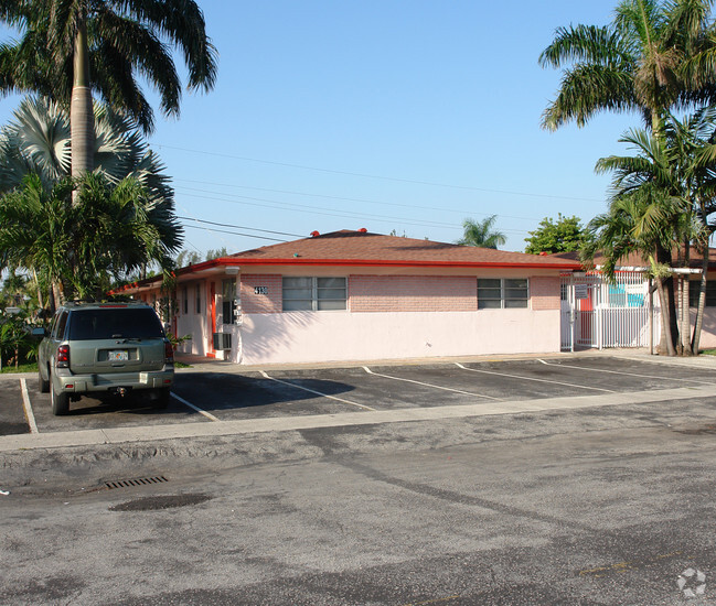 Building Photo - Golden Palm Apartments