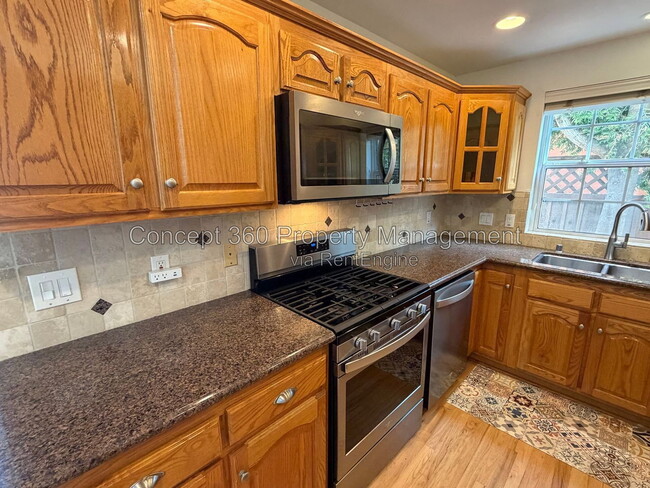 Building Photo - 237 Novara Dr