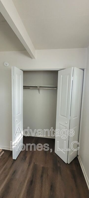 Building Photo - 832 N 70th St