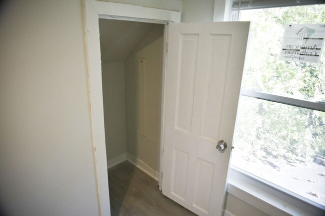 Building Photo - Updated 3BR house in Taylor Berry Neighbor...