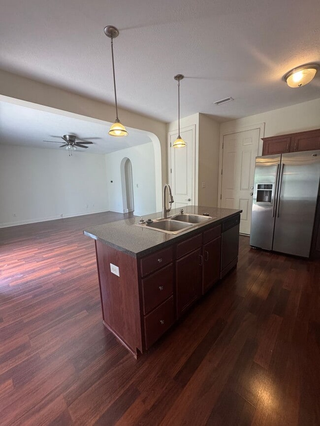Building Photo - 581 Beehler Dr