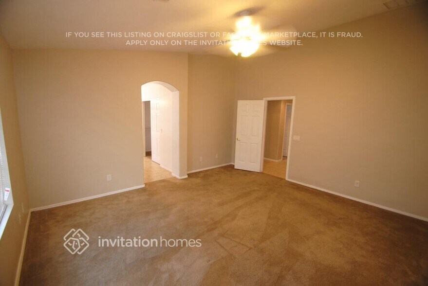 Building Photo - 6926 S 14th Dr