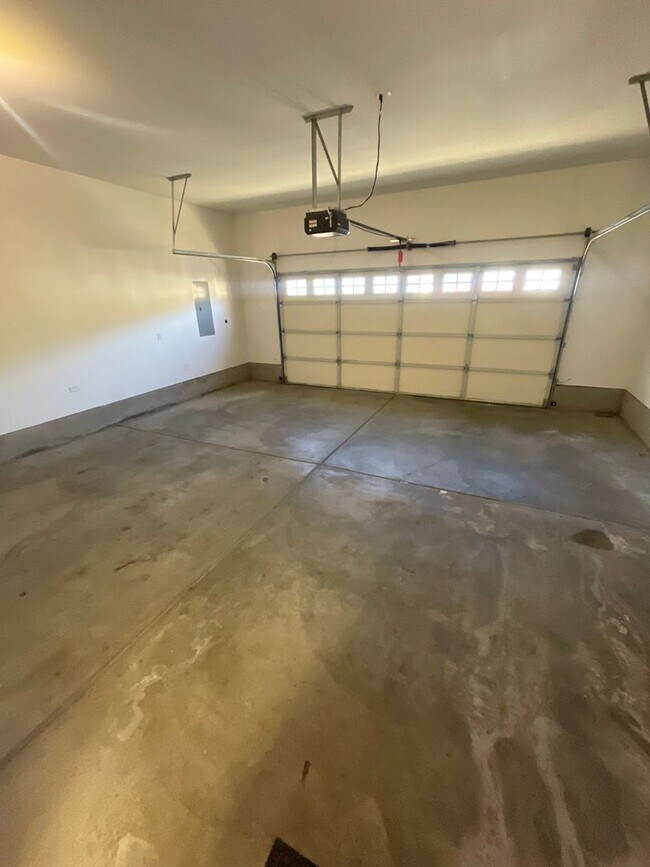 Building Photo - 3 Bedroom Home in North Albany!