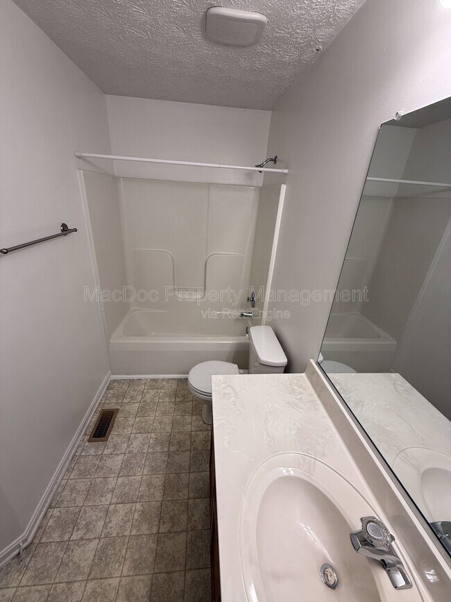 Building Photo - 10500 Boxmeer Ct