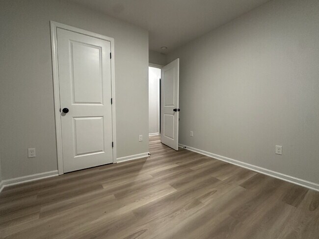 Building Photo - "Charming 4-Bedroom Retreat with 2 Baths on Suncrest Drive – Spacious 1,220 Sq. Ft. Gem in Memphis!"