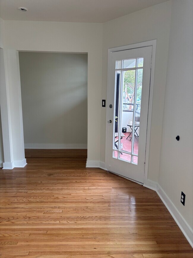 Building Photo - 958 2nd St