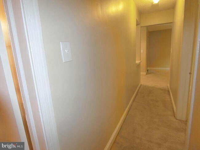 Building Photo - 1734 W Abingdon Dr