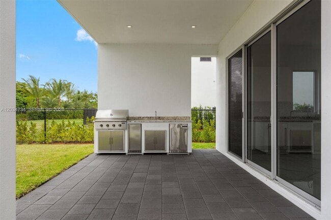 Building Photo - 16710 Botaniko Dr N