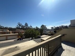 Building Photo - Available Now! Beautiful 2 Bed / 2 Bath Condo in Scripps Ranch