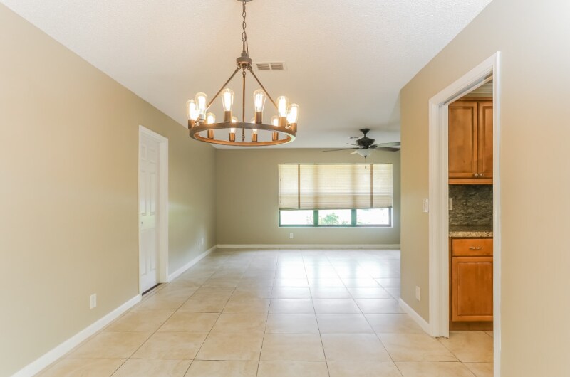 Building Photo - 2447 Apache Ln