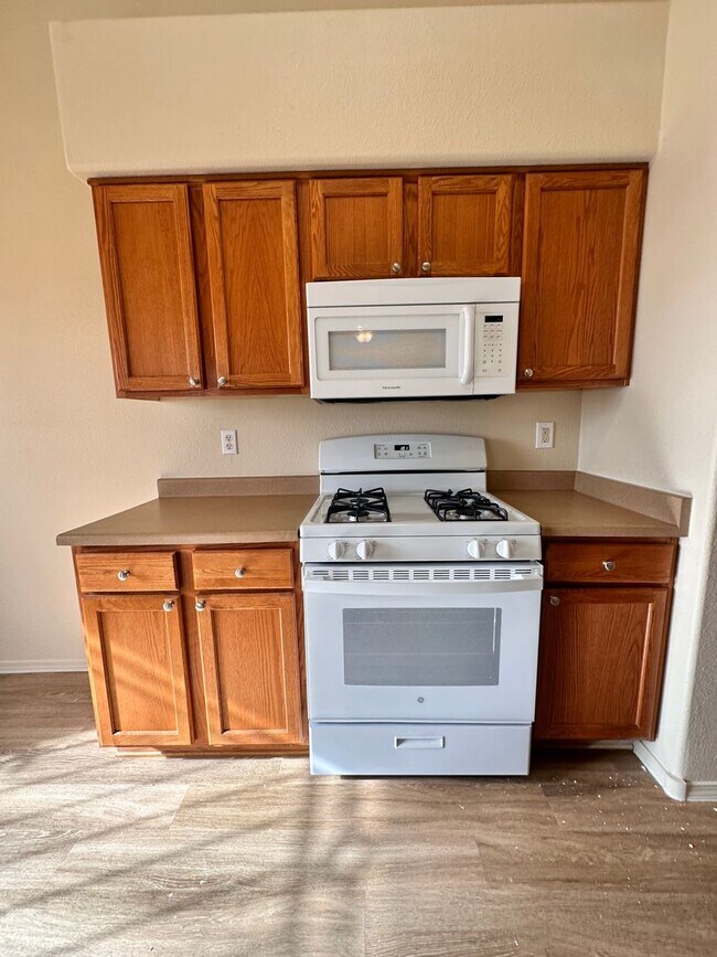 Building Photo - Super cute 3 bed 2 bath home in Huning Ranch