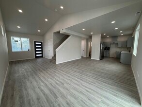 Building Photo - 1814 N Coach Ln