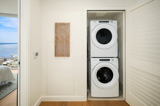 Building Photo - 121 Stewart St