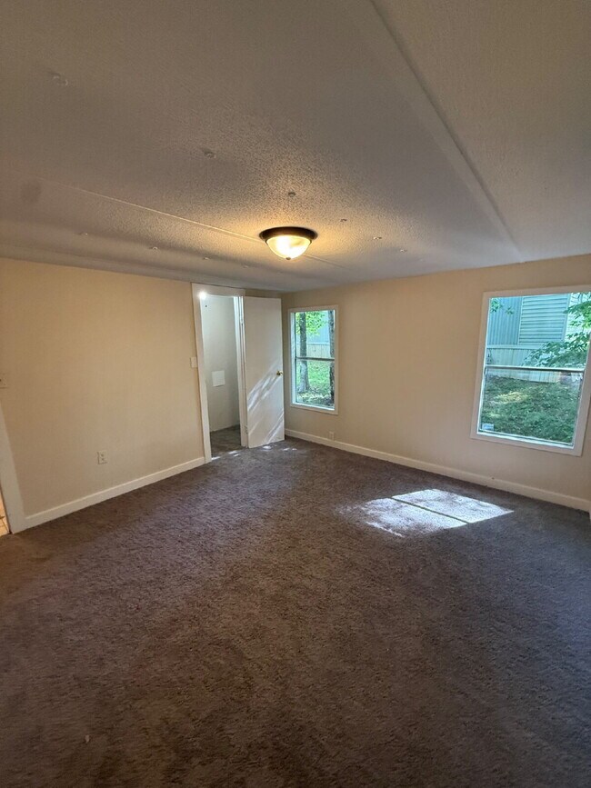 Building Photo - 3 Bedroom 2 Bath Singlewide in Tanglewood Park Madison Heights (Amherst County).