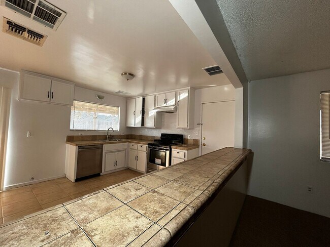 Building Photo - 3 Bedroom Home with Solar and 2-Car Garage