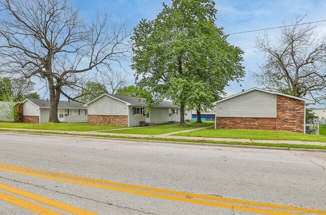 Building Photo - 1 Bedroom | 1 Bathroom | Apartment | Located In the Heart of Downtown and Near Campus's