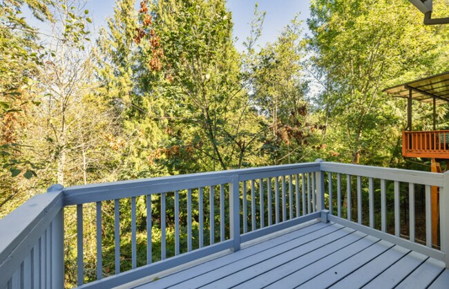 Building Photo - Spacious 5-Bedroom Retreat with Private Gr...